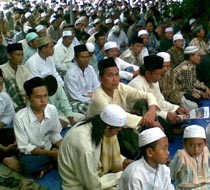 Datangi Haul Langitan, Soekarwo-Gus Ipul Disentil